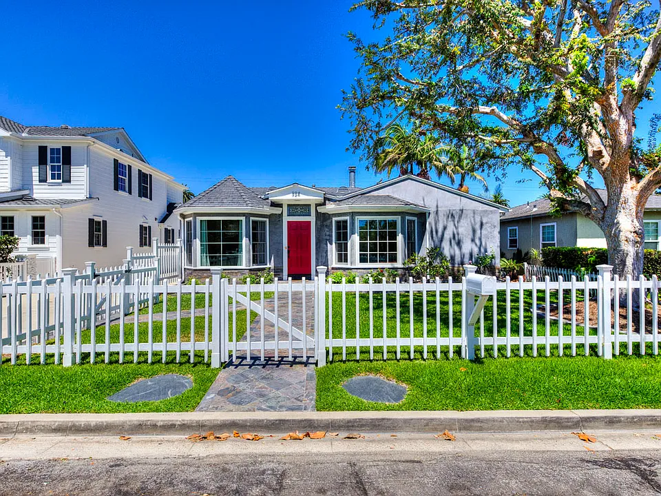 324 Flower St
