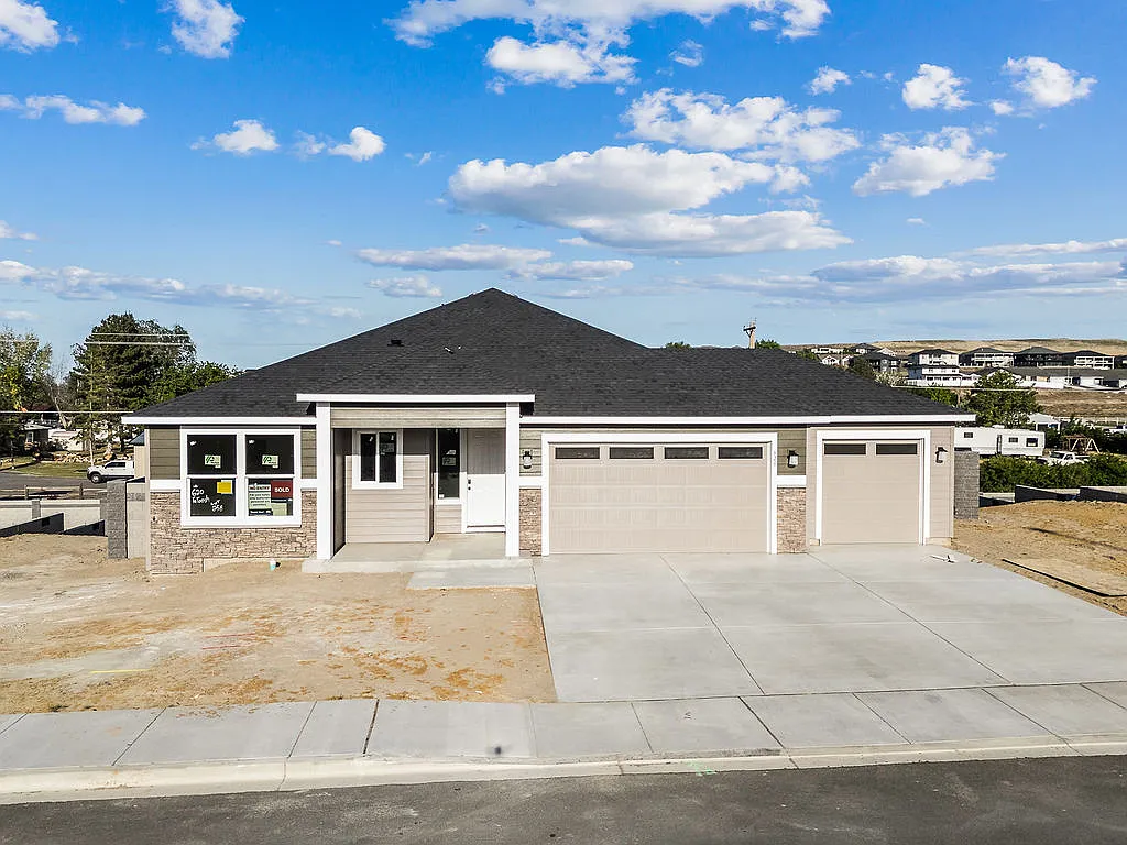 620 Tatoosh Ave photo 1