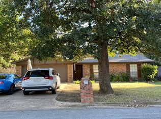 932 Hollow Creek Rd, Burleson, TX 76028