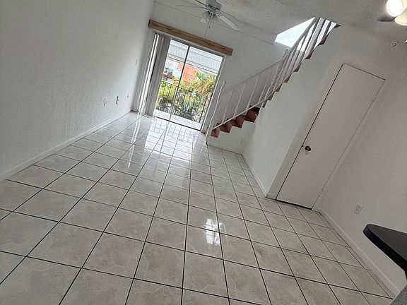 4th image of 1305 W 46th St Unit 221-1