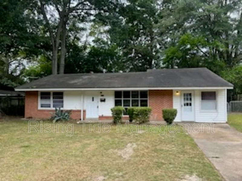 4 bed, 2.0 bath, 1500 sqft, $1,025 — Photo 1