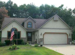 511 Meadow Wood Ct, Pardeeville, WI 53954