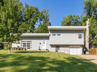 7712 Sunset Dr, Ralston, NE 68127