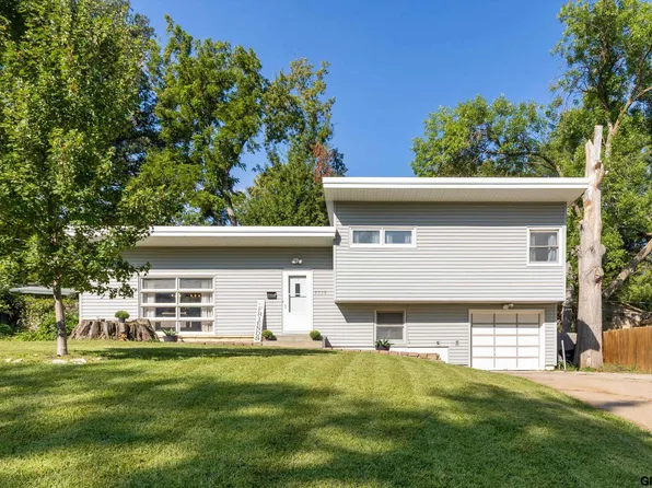 7712 Sunset Dr, Ralston, NE 68127