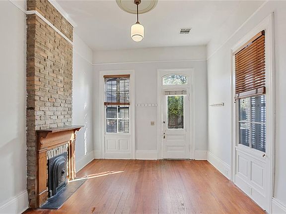 2nd image of 614 Mandeville St