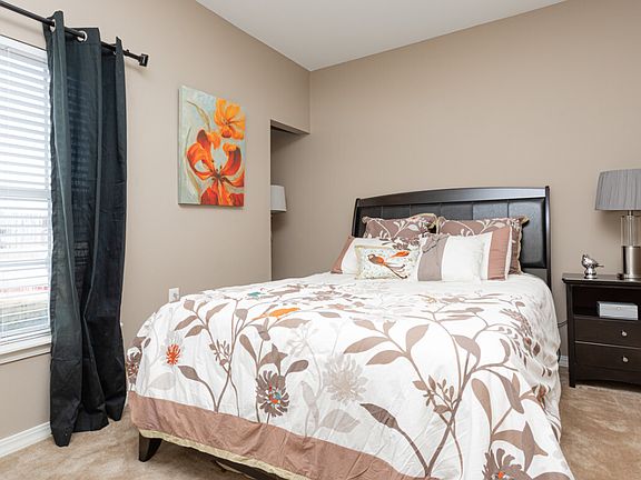 5th image of 1301 Williamsburg Dr #633