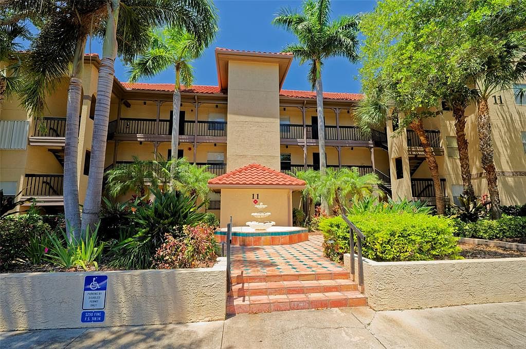 2400 Feather Sound Dr APT 1125