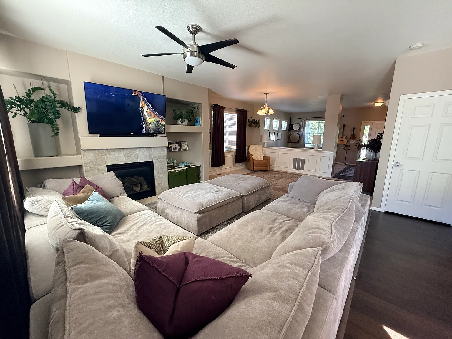 4 bed, 2595 sqft, $2,725 — Photo 3