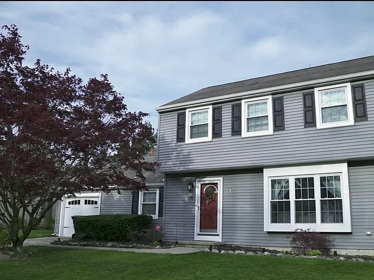 315 Ashford Rd — Photo 2