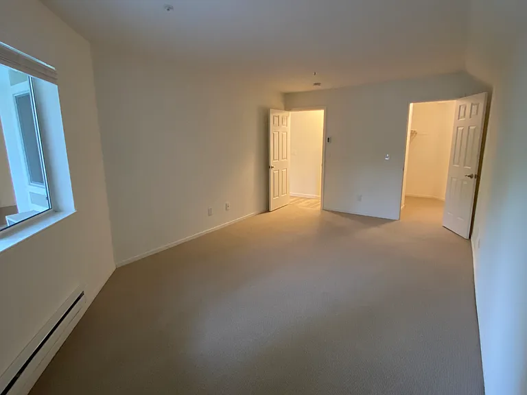 Deer Park Apartments - 95-99 Professional Center Pkwy — Photo 15