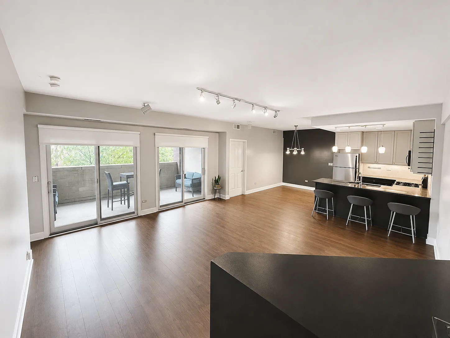 2 bed, 1150 sqft, $4,100 — Photo 3