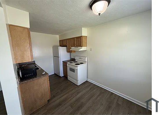 3rd image of 3220 Fordhaven Rd #2
