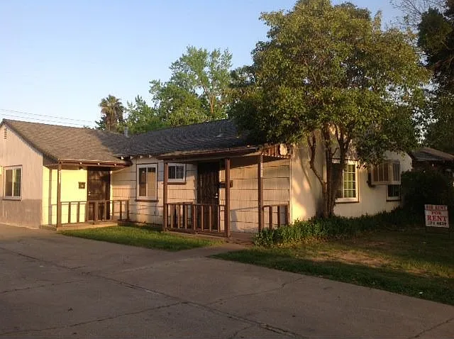 5211 73rd St photo 1