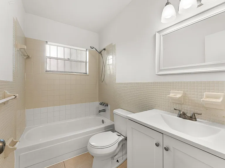923 W Las Olas Blvd #1 — Photo 10