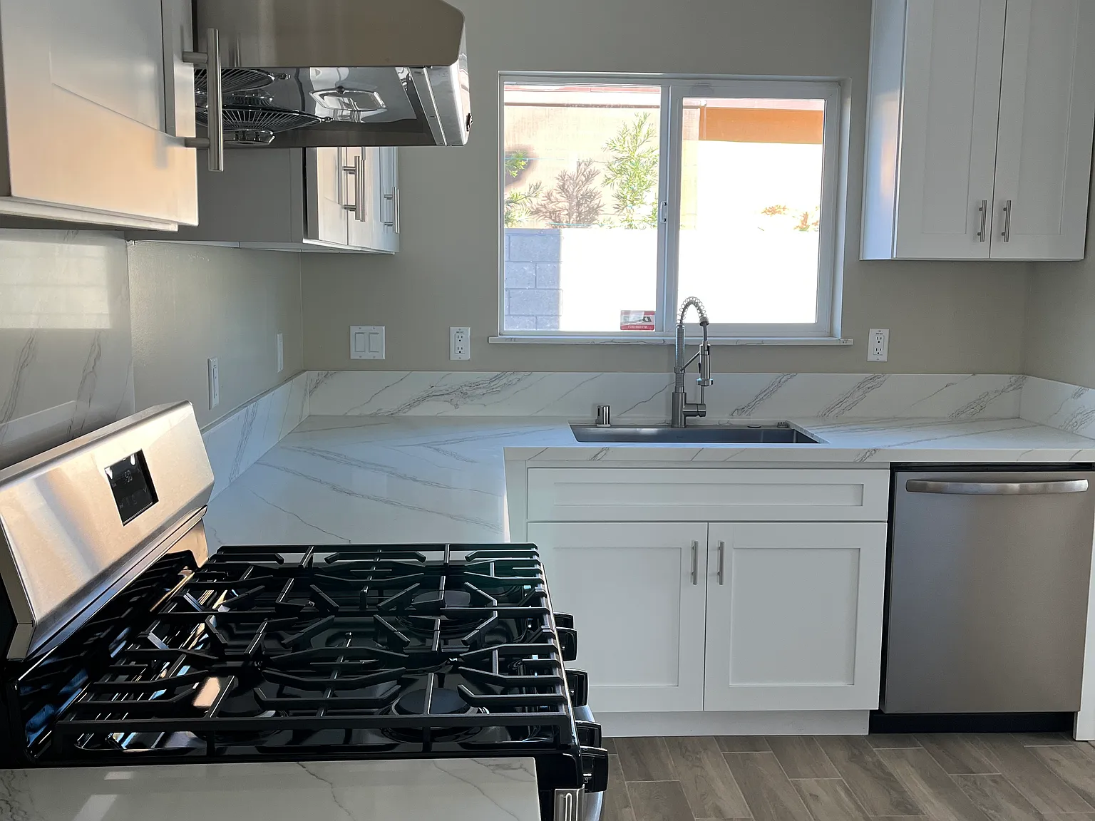 4 bed, 2000 sqft, $4,600 — Photo 2