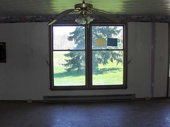 3rd image of 7339 Lake Ave