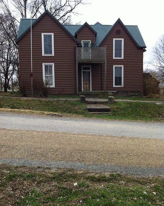 1st image of 108 E Commercial St