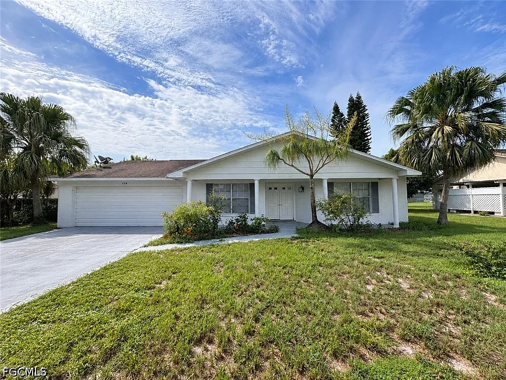 3 bed, 2.0 bath, 1354 sqft, $1,650 — Photo 1