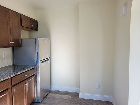 2nd image of 555 High St APT 1