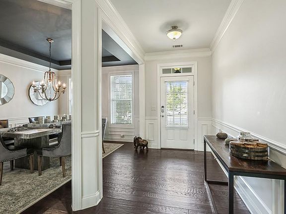 4th image of 1060 Roswell Manor Cir