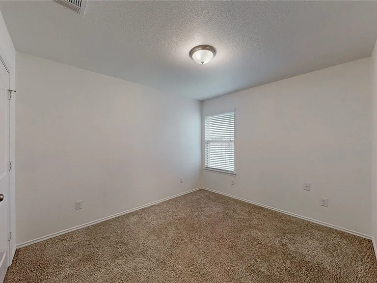 815 Heritage Dr — Photo 13