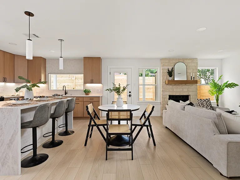 8708 Cretys Cv — Photo 19
