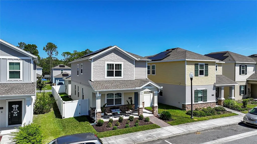 3 bed, 2.5 bath, 1930 sqft, $2,950 — Photo 2