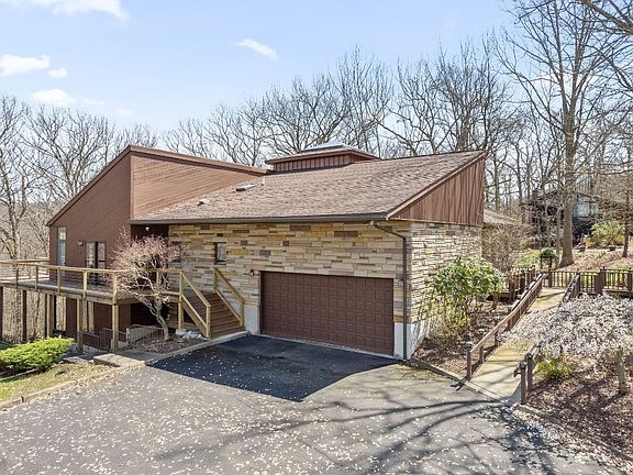 3rd image of 15 Oakridge Dr