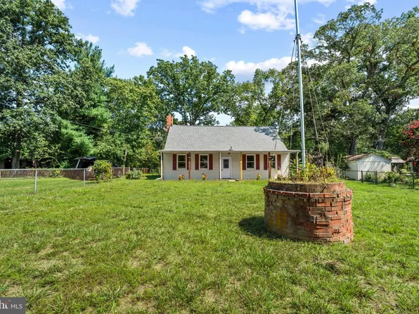 1342 Edna Rd, Pasadena, MD 21122
