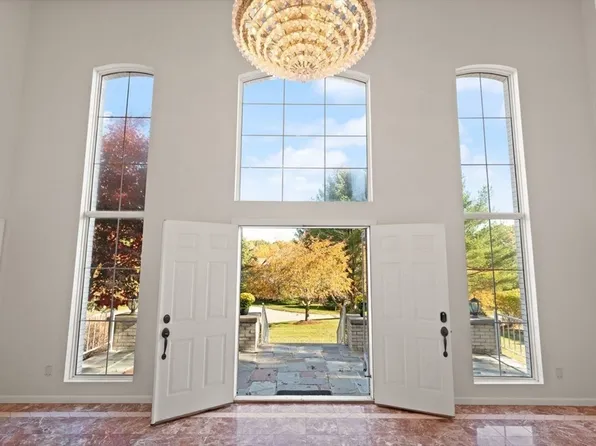 74 Eisenhower Dr, Sharon, MA 02067