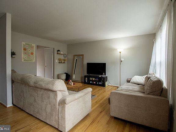 3rd image of 10253 Friendship Ct