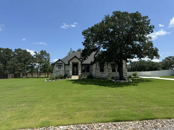 112 Timber Heights, La Vernia, TX 78121
