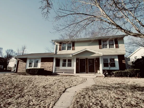 122 Kilps COURT WEST West #124, Waukesha, WI 53188