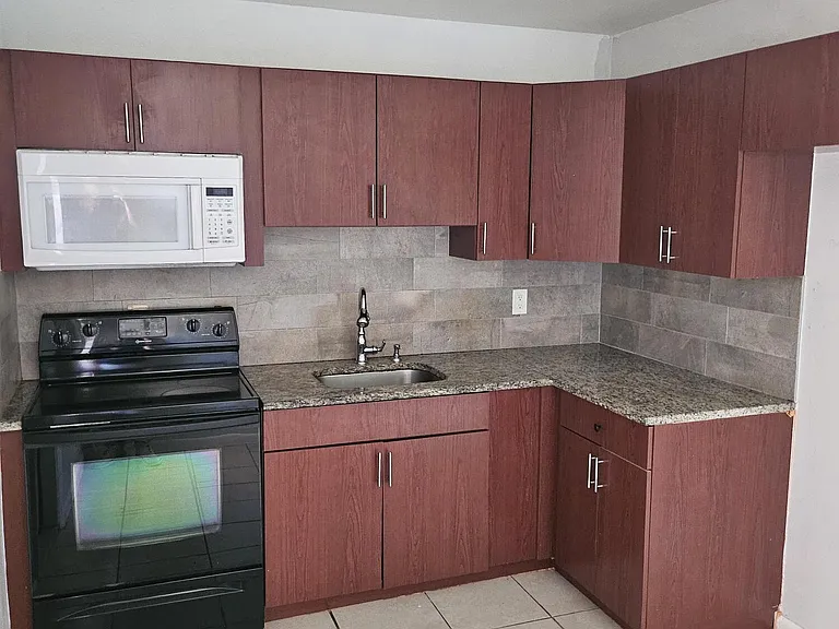 1002 McIntosh St — Photo 6