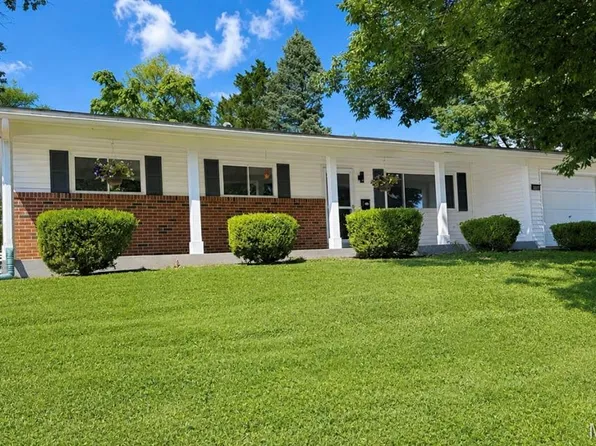 3275 Tom Sawyer Dr, Florissant, MO 63033