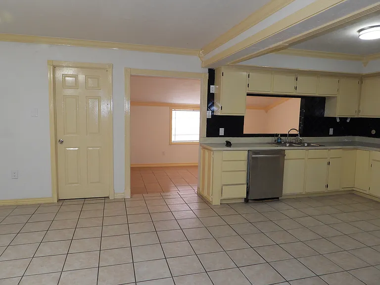 14327 Lorne Dr — Photo 17