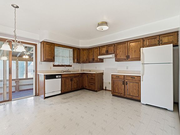 3rd image of 819 N Wiggs St