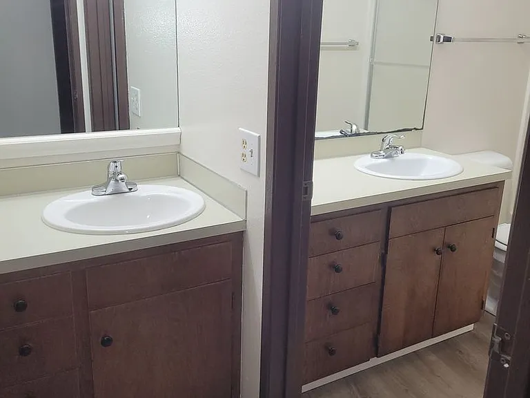 Ravenna Place Apartments — Photo 7