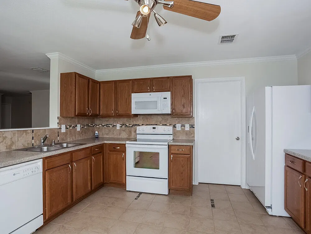 3 bed, 2.0 bath, 1507 sqft, $1,930 — Photo 4