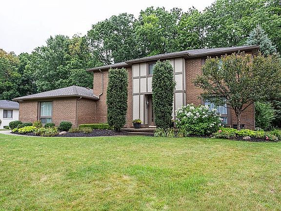 2nd image of 54420 Arrowhead Dr