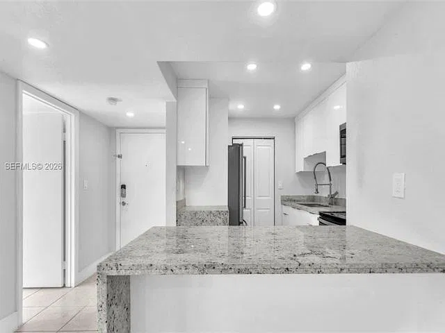 10755 SW 108th Ave #304 — Photo 2
