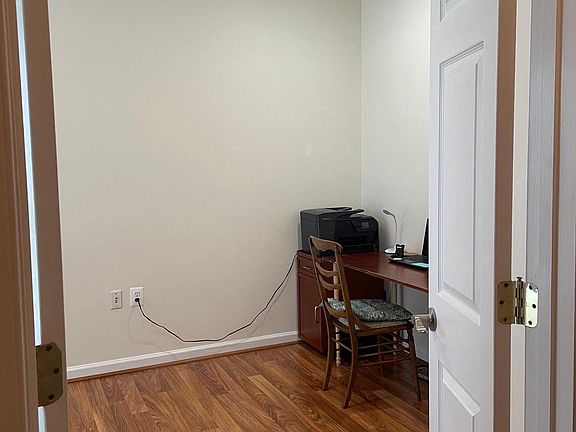 4th image of 228 Bridgewater Cir