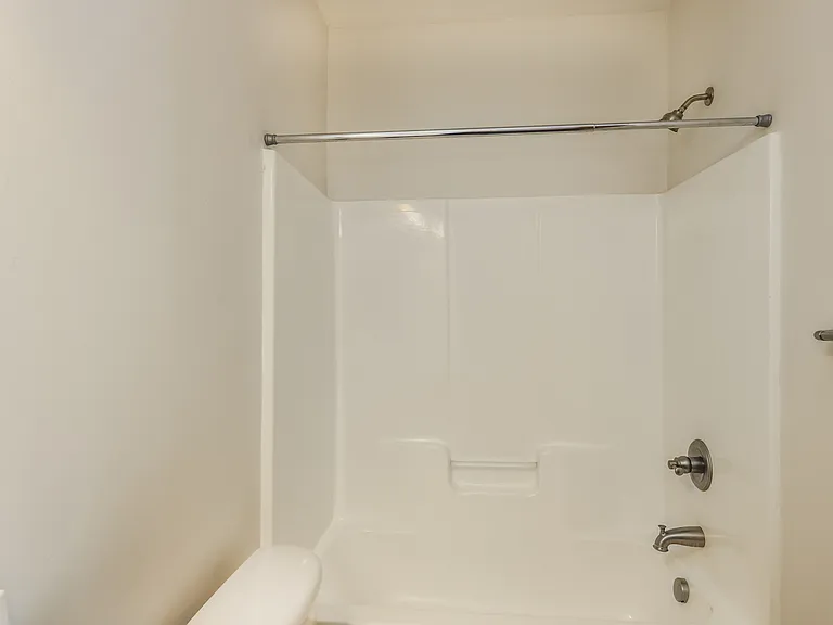 452 Arlington St — Photo 9
