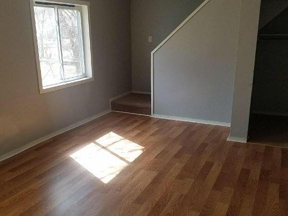 3rd image of 32233 Hillsdale Ct