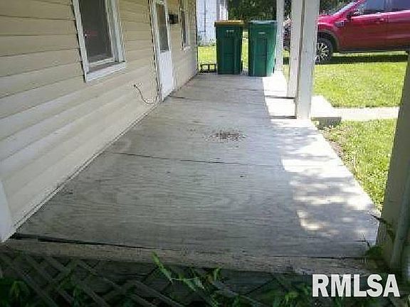 2nd image of 920 E Elm St