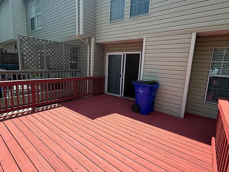1554 Beverly Ct — Photo 17