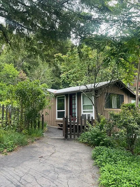 Building Photo - 21406 Aldercroft Hts #ROARING WA