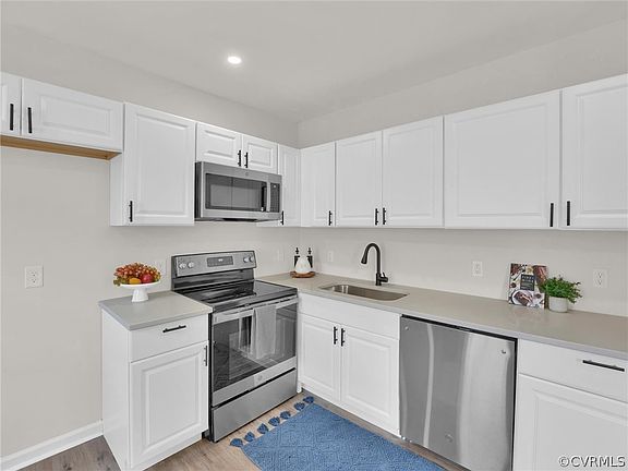 5th image of 1118 Saint James St