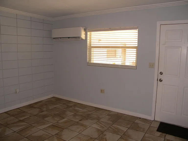 1031 Royal Palm Ave #3 — Photo 3
