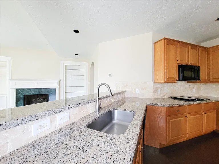 914 Ivory Ridge Ln — Photo 13